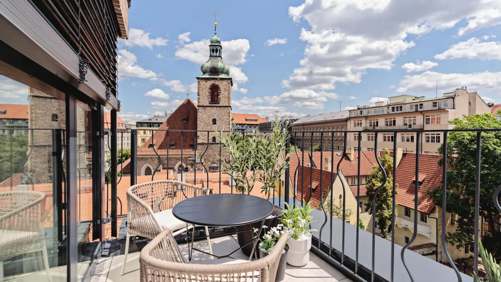 Turnkey I Henry'S Tower Apartments Prague