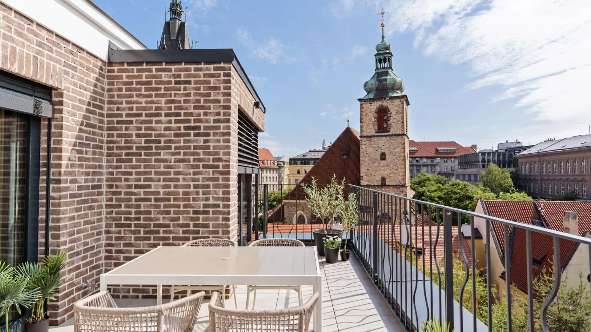 Turnkey I Henry'S Tower Apartments Prague