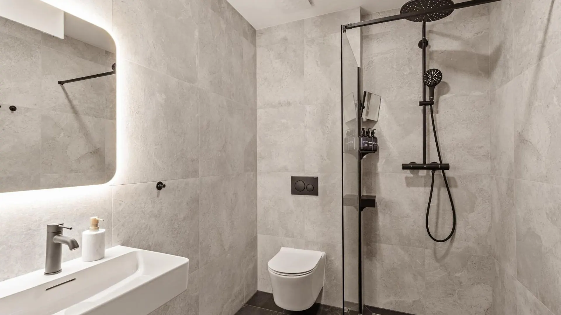 Turnkey I Henry'S Tower Apartments Prague